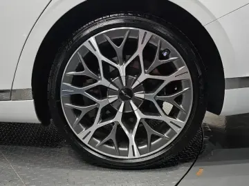 2023 Genesis G90 с пробегом 32 900 км