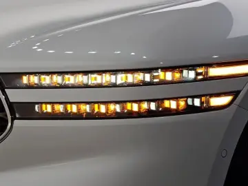2023 Genesis G90 с пробегом 32 900 км