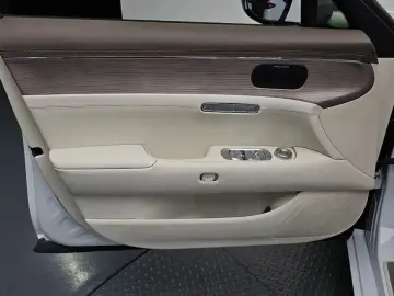 2023 Genesis G90 с пробегом 32 900 км