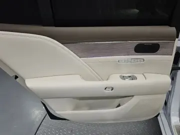 2023 Genesis G90 с пробегом 32 900 км