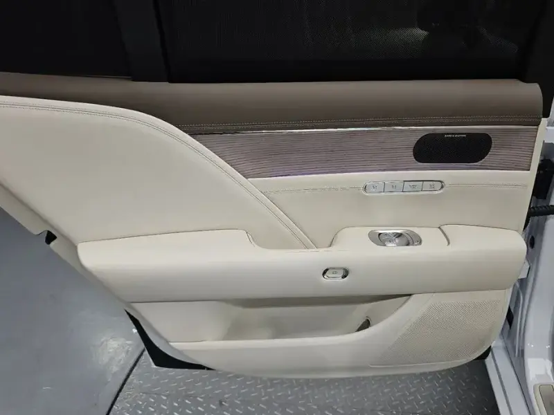 2023 Genesis G90 с пробегом 32 900 км