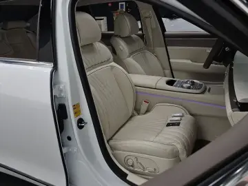 2023 Genesis G90 с пробегом 32 900 км