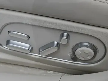 2023 Genesis G90 с пробегом 32 900 км