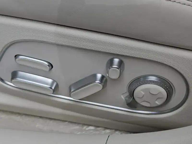 2023 Genesis G90 с пробегом 32 900 км