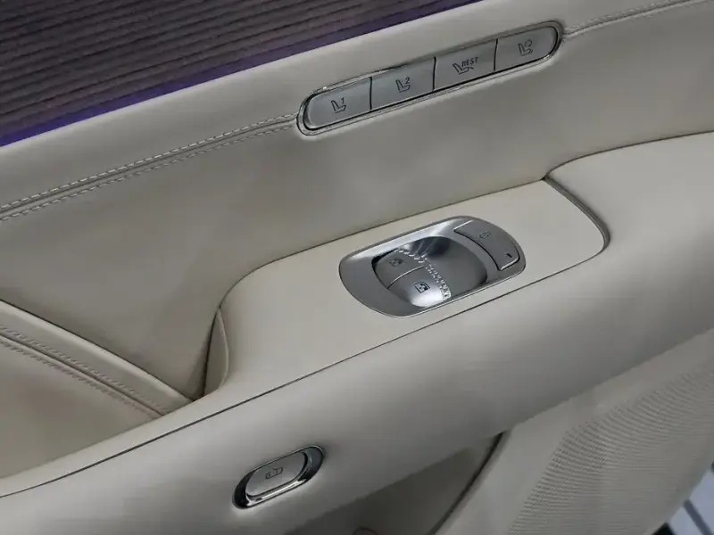 2023 Genesis G90 с пробегом 32 900 км