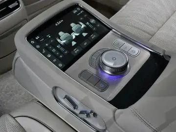 2023 Genesis G90 с пробегом 32 900 км
