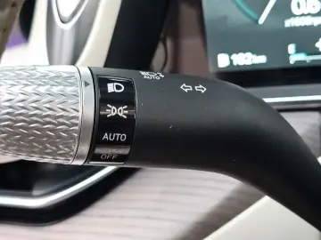 2023 Genesis G90 с пробегом 32 900 км
