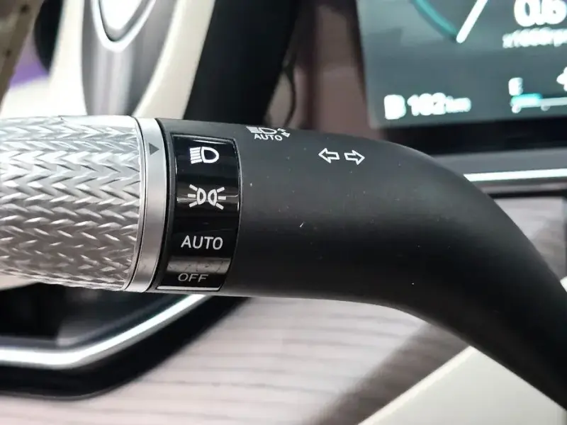 2023 Genesis G90 с пробегом 32 900 км