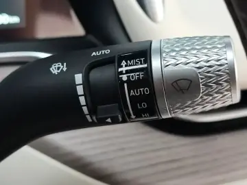 2023 Genesis G90 с пробегом 32 900 км
