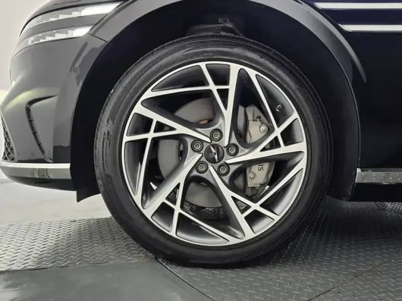 2023 Genesis G90 с пробегом 49 381 км