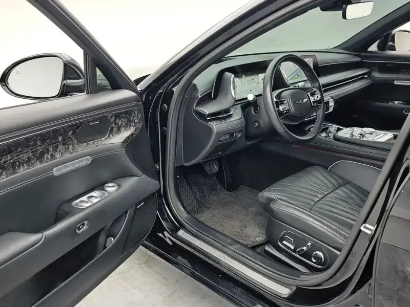 2023 Genesis G90 с пробегом 80 621 км