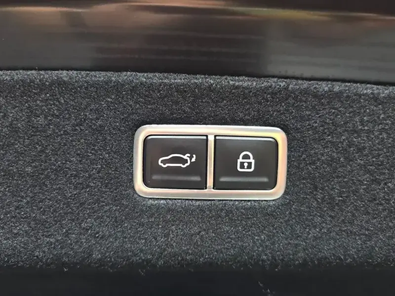 2023 Genesis G90 с пробегом 49 381 км
