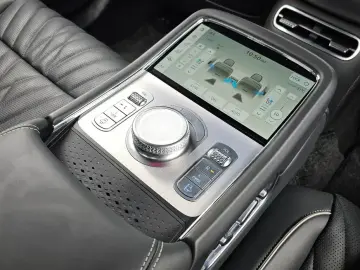2023 Genesis G90 с пробегом 80 621 км