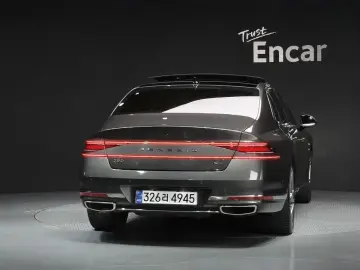 2023 Genesis G90 с пробегом 79 628 км