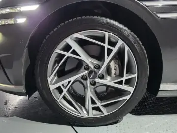 2023 Genesis G90 с пробегом 79 628 км