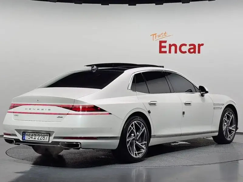 2023 Genesis G90 с пробегом 12 654 км