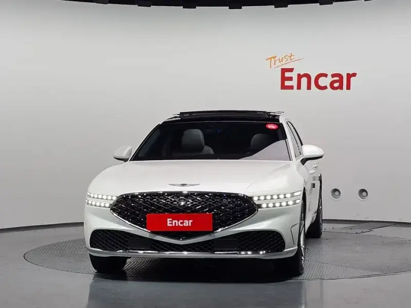 2023 Genesis G90 с пробегом 12 654 км