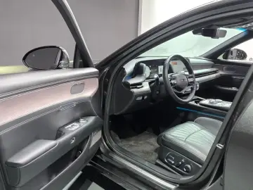 2023 Genesis G90 с пробегом 79 628 км