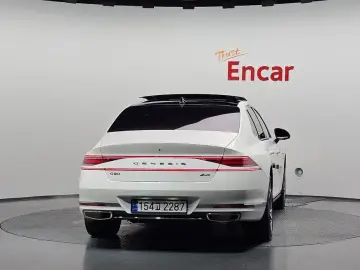 2023 Genesis G90 с пробегом 12 654 км