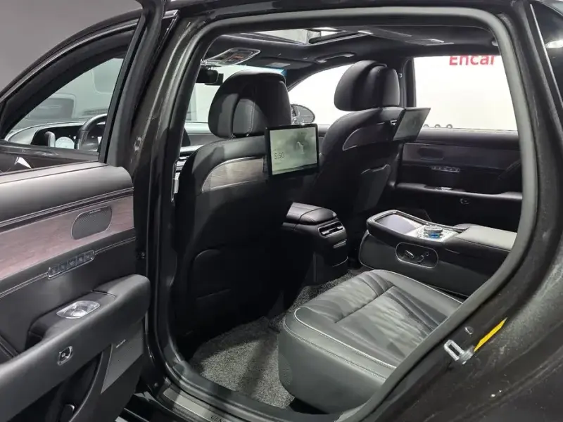 2023 Genesis G90 с пробегом 79 628 км