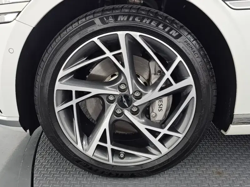 2023 Genesis G90 с пробегом 12 654 км