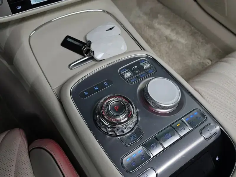 2023 Genesis G90 с пробегом 12 654 км