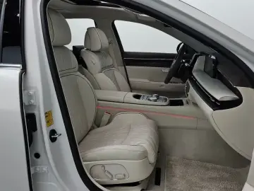 2023 Genesis G90 с пробегом 12 654 км