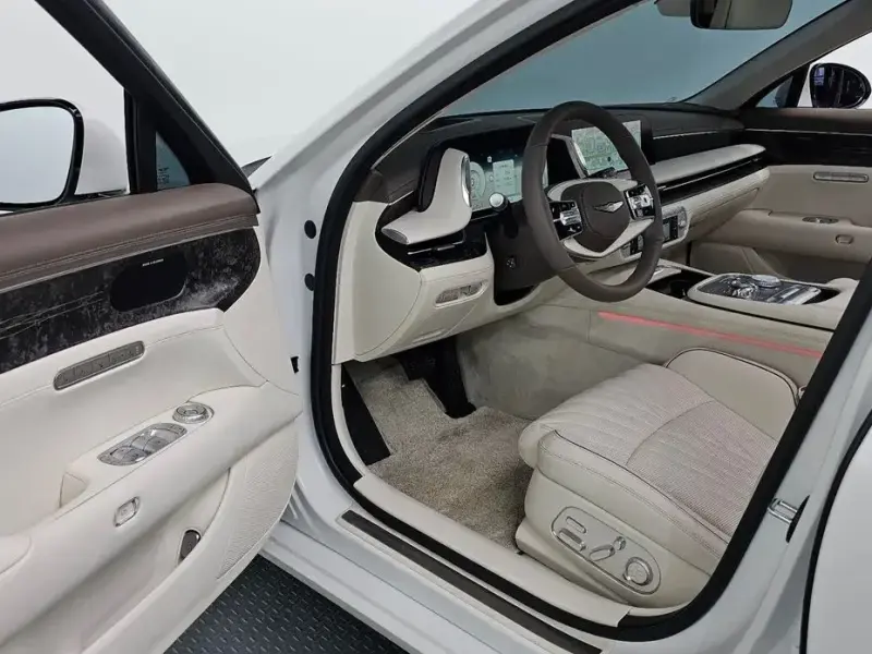 2023 Genesis G90 с пробегом 12 654 км