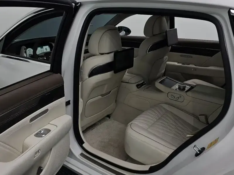 2023 Genesis G90 с пробегом 12 654 км