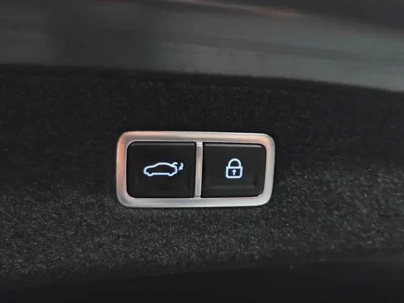 2023 Genesis G90 с пробегом 79 628 км