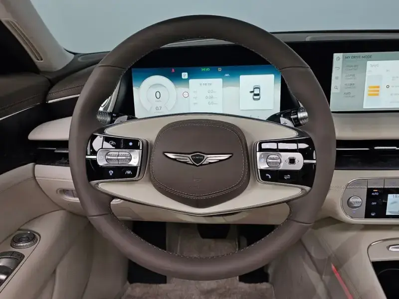 2023 Genesis G90 с пробегом 12 654 км