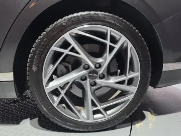 2023 Genesis G90 с пробегом 79 628 км