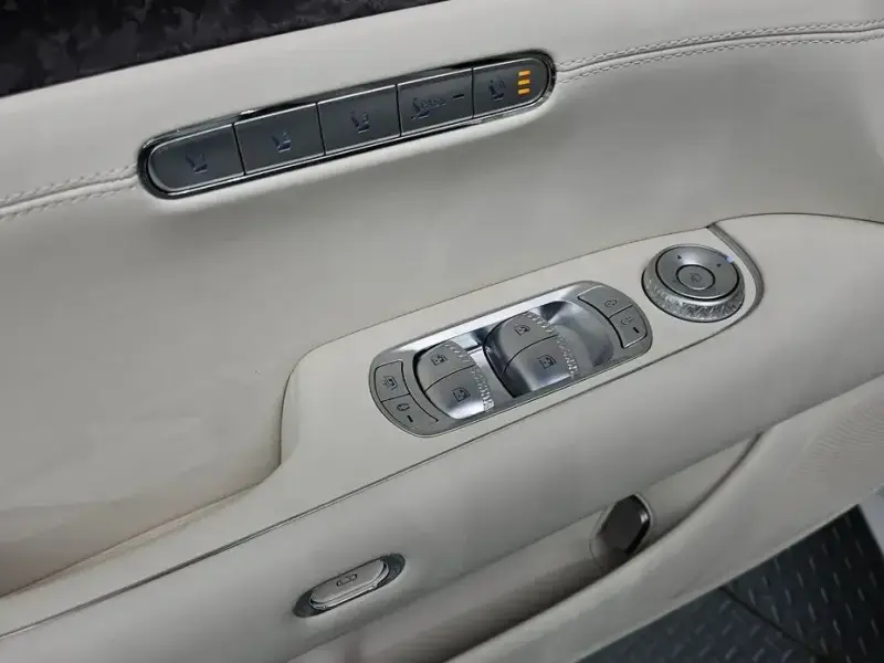2023 Genesis G90 с пробегом 12 654 км