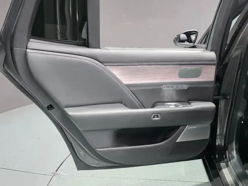 2023 Genesis G90 с пробегом 79 628 км