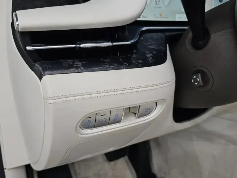 2023 Genesis G90 с пробегом 12 654 км