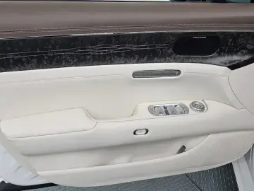 2023 Genesis G90 с пробегом 12 654 км