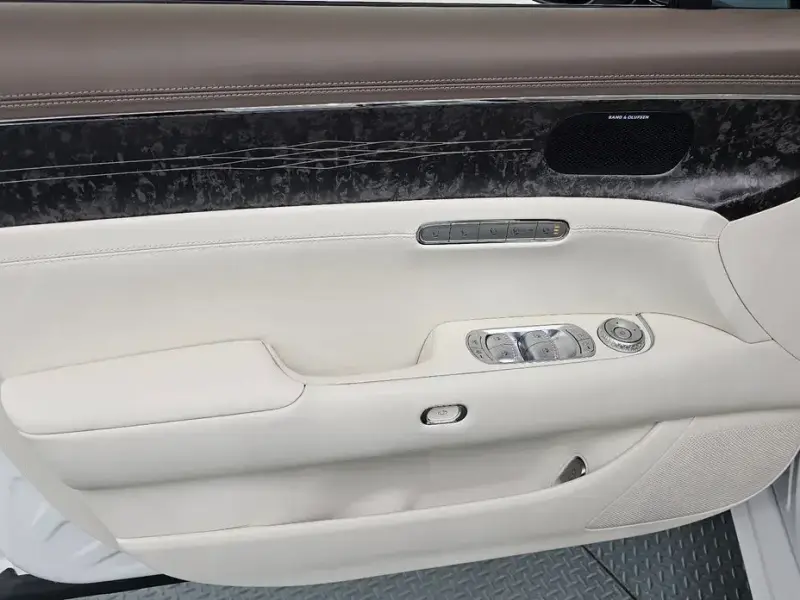 2023 Genesis G90 с пробегом 12 654 км