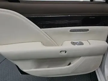 2023 Genesis G90 с пробегом 12 654 км