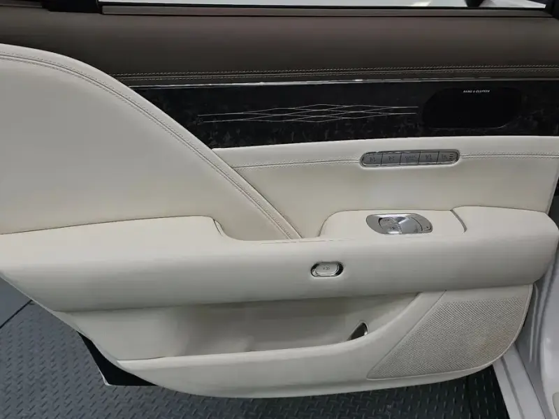 2023 Genesis G90 с пробегом 12 654 км