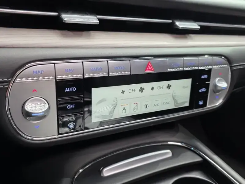 2023 Genesis G90 с пробегом 79 628 км