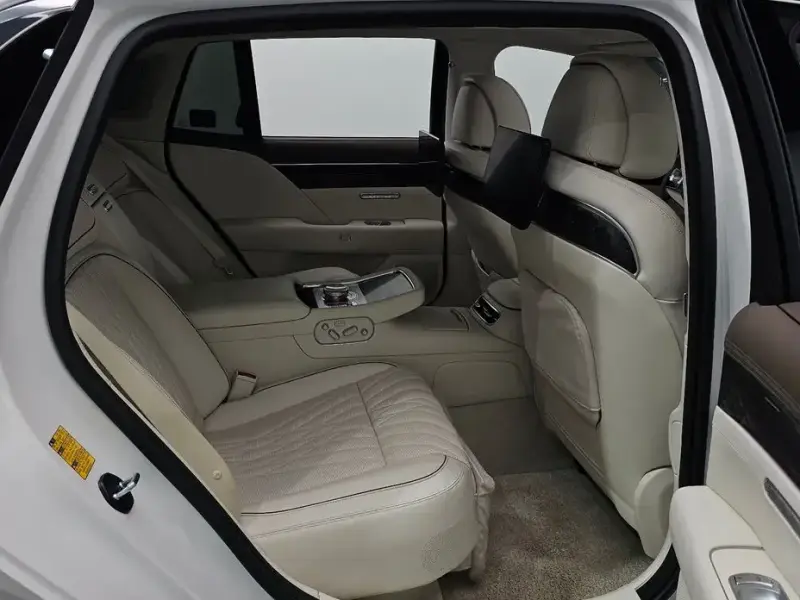 2023 Genesis G90 с пробегом 12 654 км