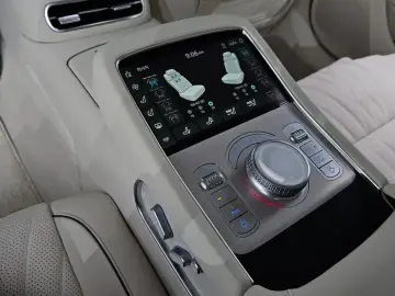 2023 Genesis G90 с пробегом 12 654 км