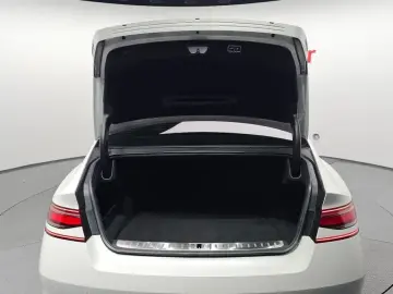 2023 Genesis G90 с пробегом 12 654 км