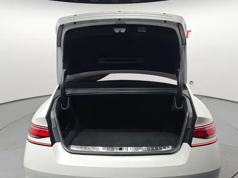 2023 Genesis G90 с пробегом 12 654 км
