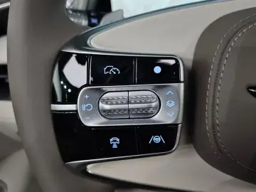 2023 Genesis G90 с пробегом 12 654 км
