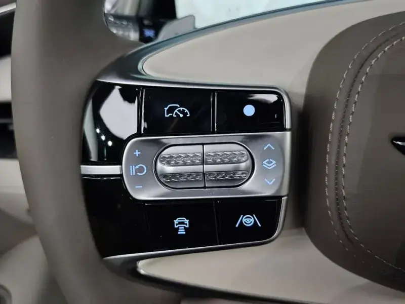 2023 Genesis G90 с пробегом 12 654 км