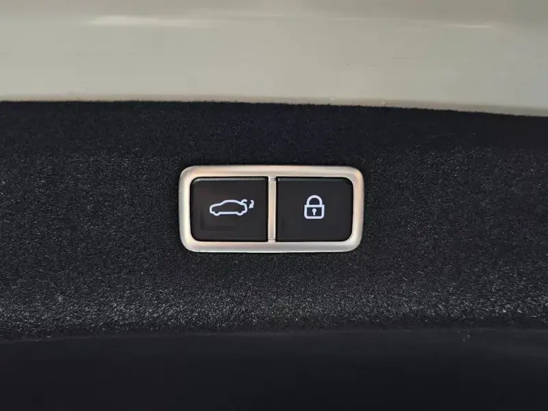 2023 Genesis G90 с пробегом 12 654 км