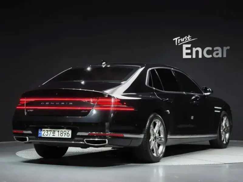 2023 Genesis G90 с пробегом 83 569 км