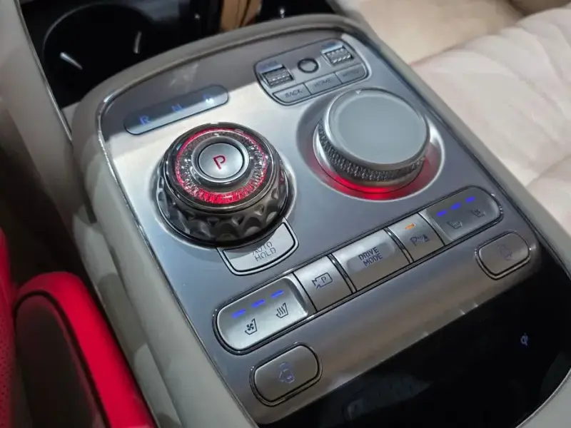 2023 Genesis G90 с пробегом 83 569 км