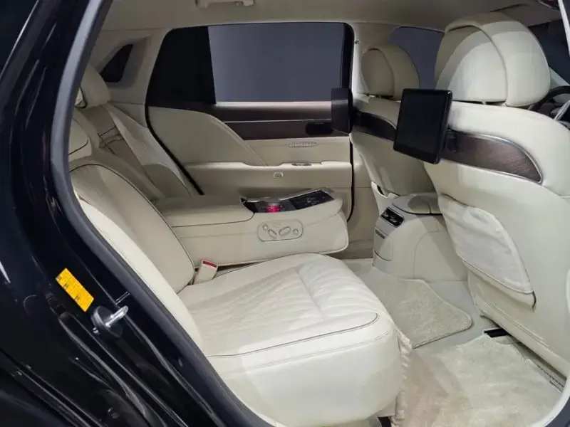 2023 Genesis G90 с пробегом 83 569 км